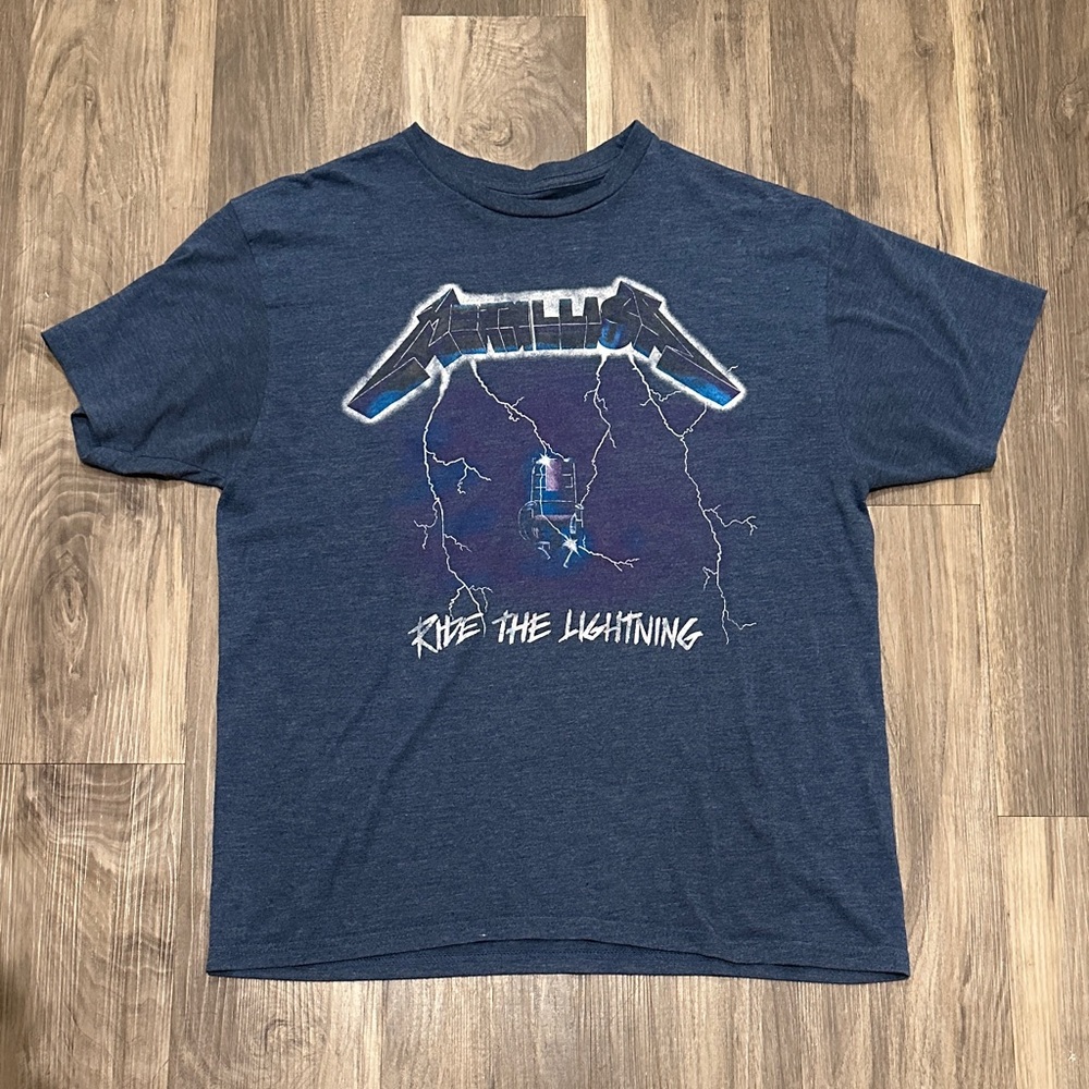 ⚡ Vintage-Style Metallica “Ride the Lightning” Tee by Bravado